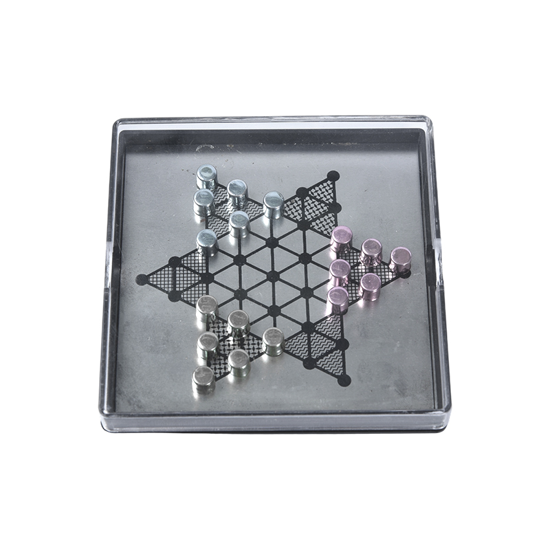 Magnetic Metal Salire Chess In Clear Acrylic Case