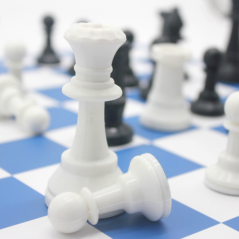 Complete with Board and fragmina Classic Latin Chess Set